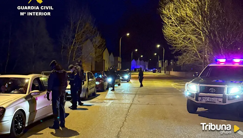 Requisadas tres armas blancas en un operativo para impedir una quedada de 150 coches en Soria