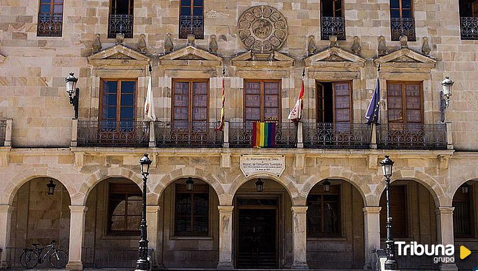 Vox pide la retirada de la bandera LGTBIQ+ de la fachada del Ayuntamiento de Soria