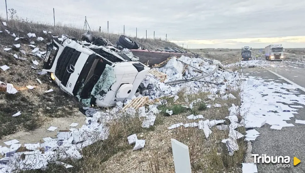 Heridos los conductores de dos camiones que colisionaron por alcance en Adradas